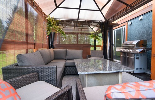 Courtenay House | Beautiful Central Feature Home