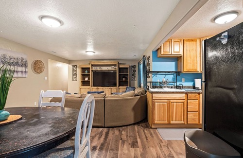 Woodland Estates House | Beautiful, central located 3BR private basement apt for recreation or city fun!
