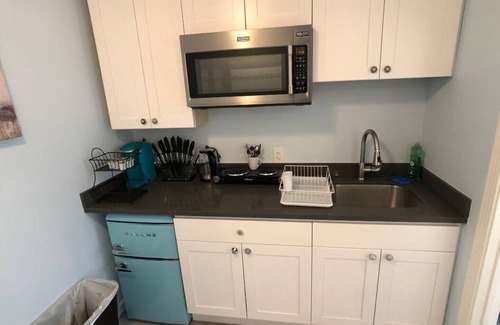 East San Mateo Apartment | Beautiful centralized home away from home