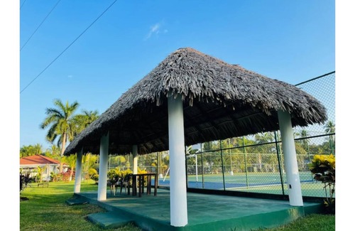 Puerto San Jose Villa | Beautiful Chalet Puerto San Jose, beach private pool 5 bedrooms 5 parking spaces