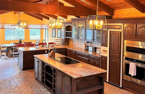Coarsegold Ski Chalet | Beautiful Chalet Away From Home - Close to Yosemite and Bass Lake