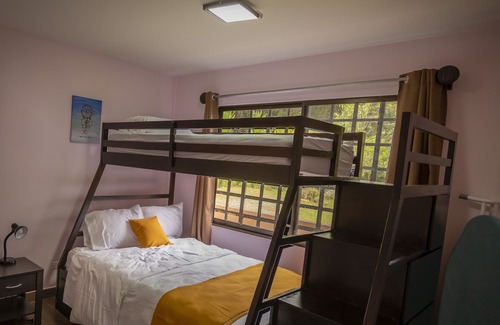 Fraijanes House | Beautiful chalet in Fraijanes, Poás. Just 30 minutes away from SJO Airport.