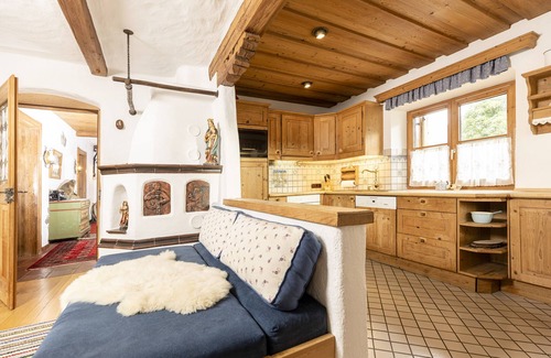 Emberg Ski Chalet | Beautiful chalet in Tyrolean style, high near Zillertalbahn, pets welcome