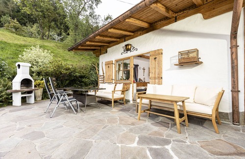 Emberg Ski Chalet | Beautiful chalet in Tyrolean style, high near Zillertalbahn, pets welcome
