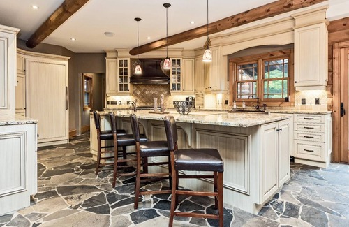 North Frontenac Cottage | Beautiful Chalet on Norcan Lake, near Calabogie