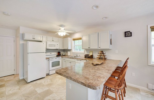 Albrightsville House | Beautiful Chalet House +hot tub +sauna!