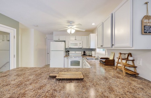 Albrightsville House | Beautiful Chalet House +hot tub +sauna!