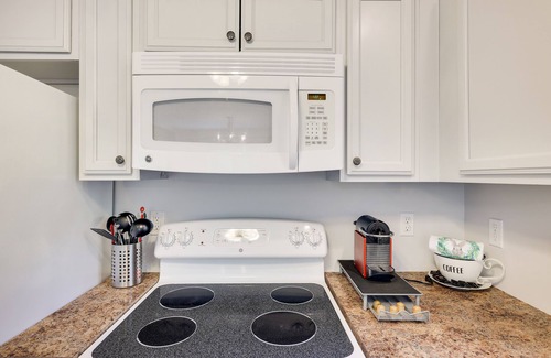 Albrightsville House | Beautiful Chalet House +hot tub +sauna!