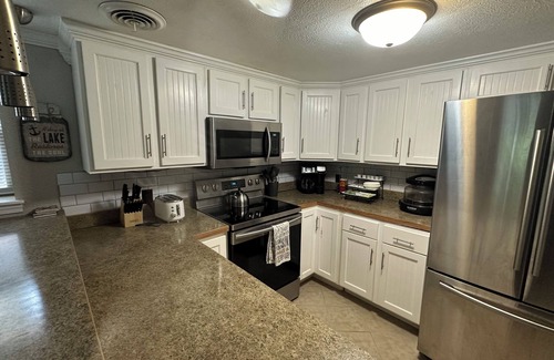Lake of the Ozarks Ski Chalet | Beautiful chalet with lake access and close to entertainment! Bring the family!