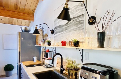 Banff House | Beautiful Chalet with Unbeatable Location in Banff