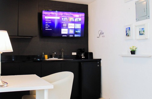 Ponce Centro Apartment | Beautiful Chandeliers, Cozy & Enjoyable Studio - Balcony/FREE WIFI - 202