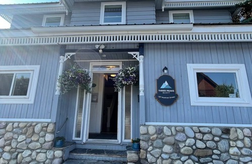 Banff House | Beautiful character home in the heart of down town Banff.