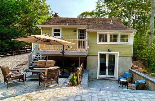 Cutchogue Cottage | Beautiful charming 1930s fully renovated cottage walking distance to the beach!