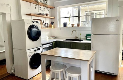 Marpole Apartment | BEAUtifuL Charming high-ceiling Home in Vancouver