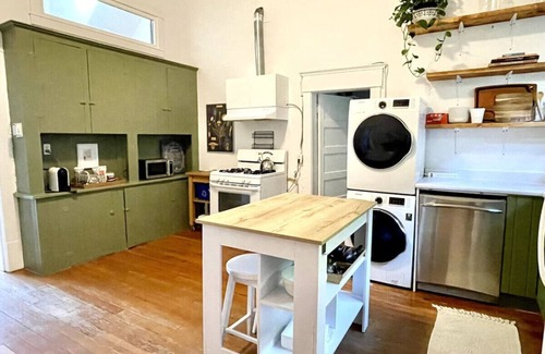 Marpole Apartment | BEAUtifuL Charming high-ceiling Home in Vancouver