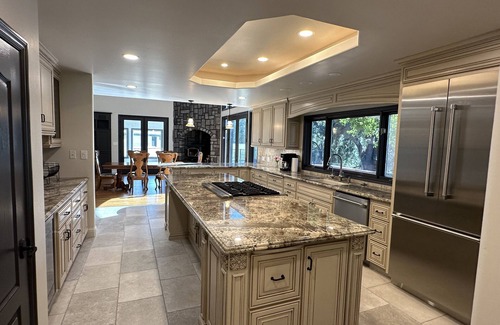Reedley House | Beautiful Chateau by the Kings River and only minutes away from the Sierras.n