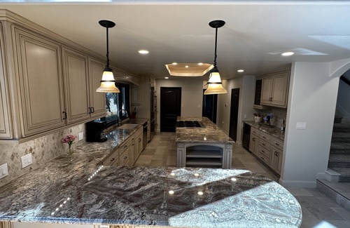 Reedley House | Beautiful Chateau by the Kings River and only minutes away from the Sierras.n