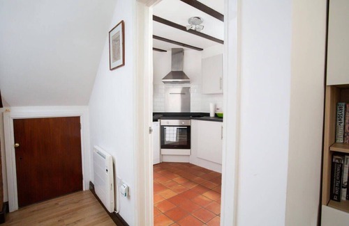 Montpellier House | Beautiful Cheltenham Townhouse, Private Parking