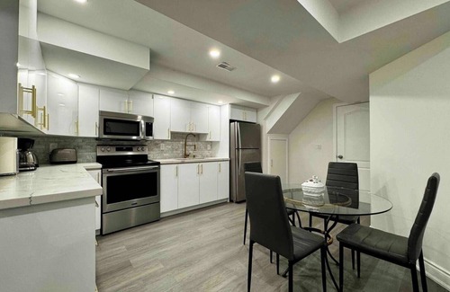 Richmond Hill Apartment | Beautiful & Chic Family Basement
