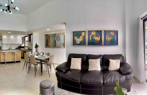 Viejo Arroyo Hondo Apartment | Beautiful City Center Condo, King bed, Pool, Gym and Social Area with Spectacular Views