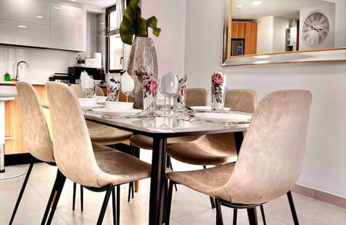 Viejo Arroyo Hondo Apartment | Beautiful City Center Condo, King bed, Pool, Gym and Social Area with Spectacular Views