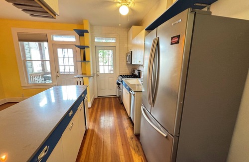 Park View House | Beautiful Classic Entire House 4-Bedrooms with Parking
