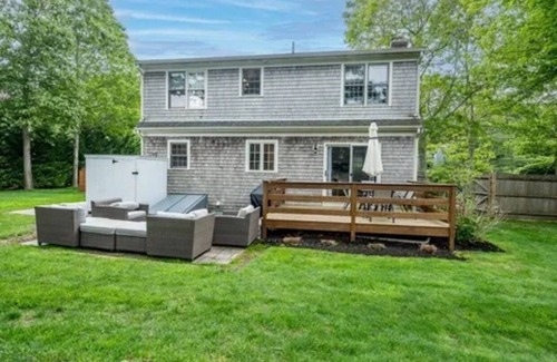 Yarmouth Port House | Beautiful, classic cape cod home in Yarmouthport. 5 Minutes to beach