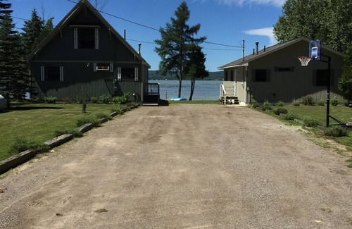 Petoskey Cabin | Beautiful, Clean and Comfortable Cottage on Crooked Lake- Sleeps 8