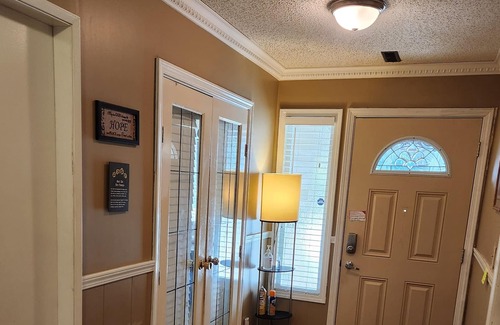 Guildford House | Beautiful clean and cozy 2 bedroom