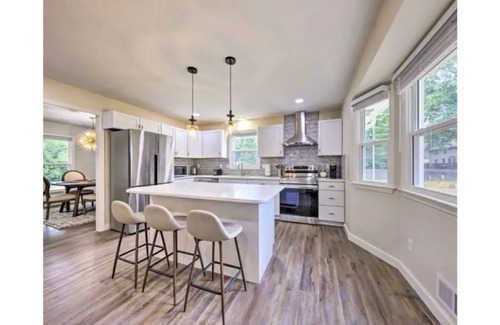 Nall Hills House | Beautiful-Clean-Modern-Convenient-Accessible Home