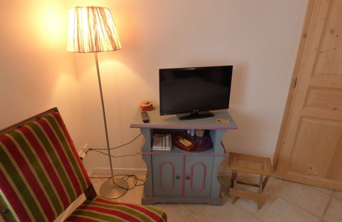 Saint-Pierre-Roche House | Beautiful, cozy room in the countryside