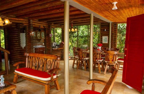 Tena Cabin | Beautiful cabin in the middle of the forest (suitable for pets).