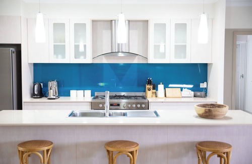 Diamond Beach House | Beautiful coastal holiday home only moments from the sand, great surf and cafes.