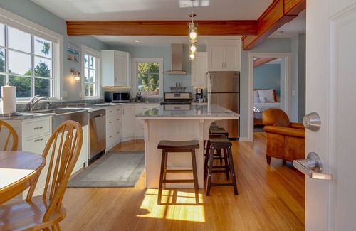 Trinidad House | Beautiful coastal cabin with ocean views, private deck, hot tub and BBQ