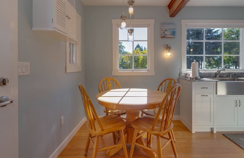 Trinidad House | Beautiful coastal cabin with ocean views, private deck, hot tub and BBQ