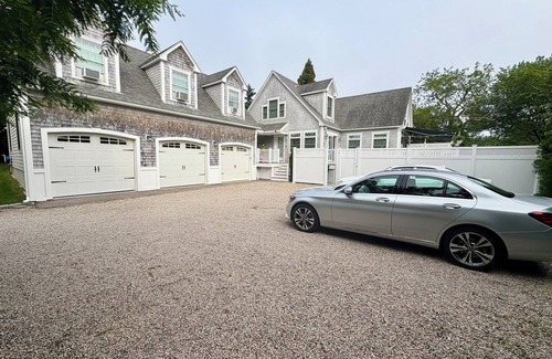 Jamestown Apartment | Beautiful Coastal Loft - 5 Minute Walk to Beach