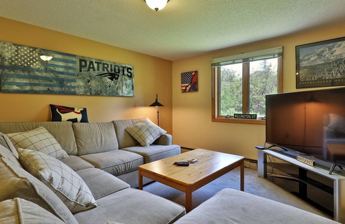 Killington Condo | Beautiful Colony Club Loft Condo. Sleeps 8. Great for Families and Groups.