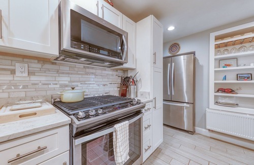 East Bayside House | Beautiful Combo Home Located in Downtown Portland - Close to the Beach