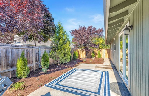 Central Point House | Beautiful & Comfortable Home in Central Point