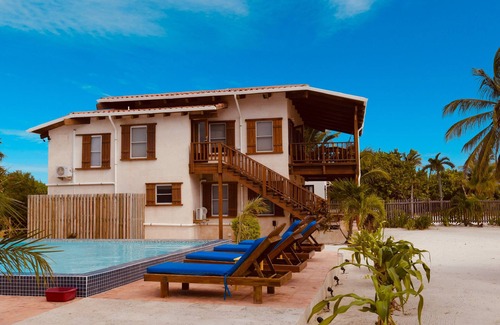 San Pedro Villa | Beautiful Comfortable Villa, 3x King ensuite 1x Bunk Room, Fishing, Snorkelling