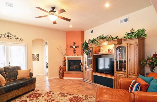 Las Cruces House | Beautiful & Comfortable - near NMSU & Hospitals