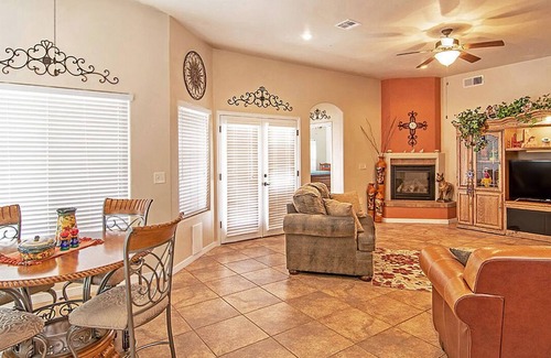 Las Cruces House | Beautiful & Comfortable - near NMSU & Hospitals