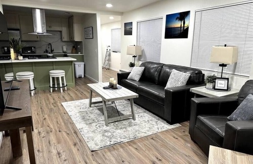 Lemoore House | Beautiful. Comfortable. Clean.
