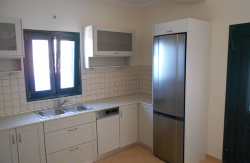 Kamari House | Beautiful, comfortable villa with swimming pool and superb views.