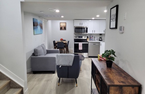 West Edmonton House | Beautiful Comfy Guest Suite in West Edmonton