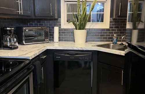 Columbia Condo | Beautiful, completely renovated, 2 Bedroom, 2 Bath Condo