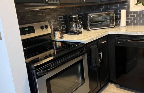 Columbia Condo | Beautiful, completely renovated, 2 Bedroom, 2 Bath Condo