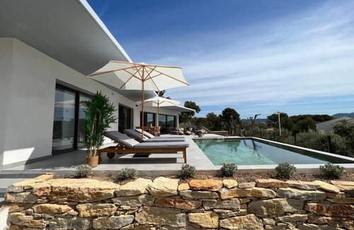 Saint-Cyr-sur-Mer Villa | Beautiful contemporary villa with sea view 800m from the beach