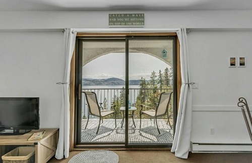 Central Okanagan Condo | Beautiful Condo at Lake Okanagan Resort - 2 min walk to beach!
