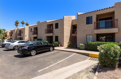 Central Scottsdale Condo | BEAutiful Condo centrally located in the heart of Scottsdale with KING bed!